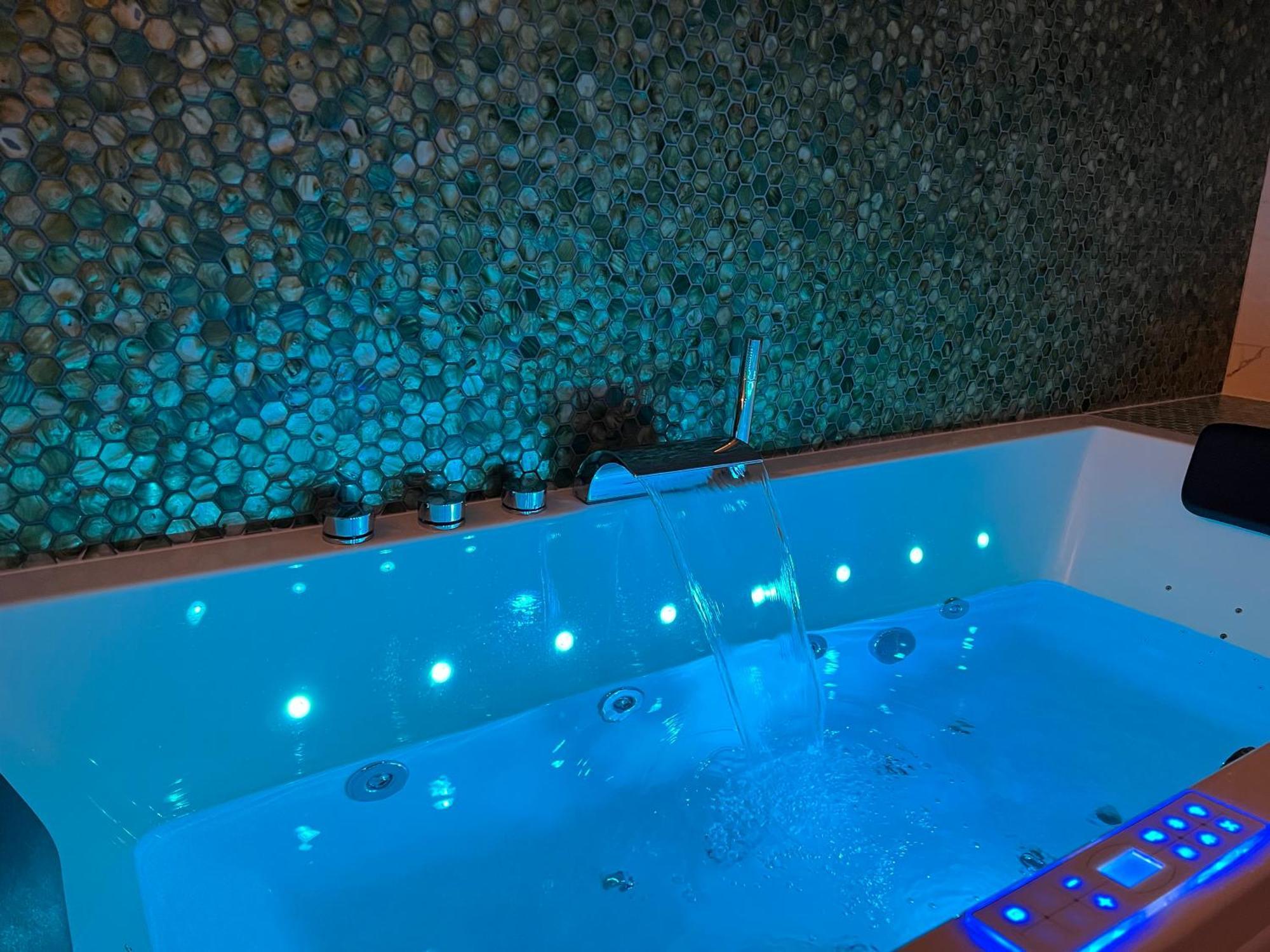 Lyon Premium - Luxezen Spa Villeurbanne Exterior photo